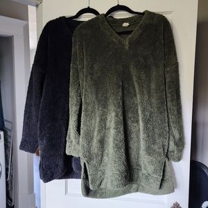 2 thick sweaters with pockets